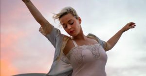 Asculta online, Katy Perry - Daisies, single nou
